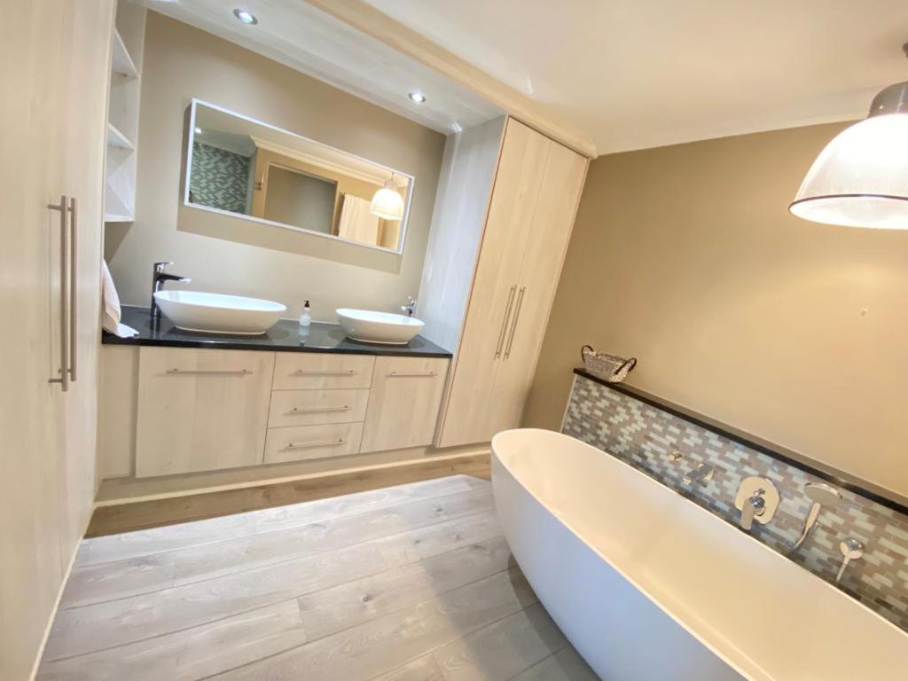 Loddey'S Self Catering Apartments - By Beach Collection Странд Екстер'єр фото