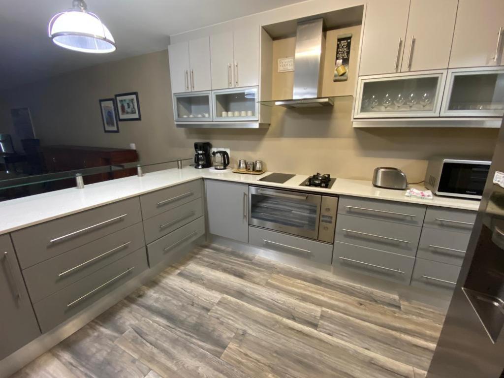 Loddey'S Self Catering Apartments - By Beach Collection Странд Екстер'єр фото
