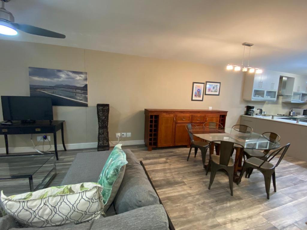 Loddey'S Self Catering Apartments - By Beach Collection Странд Екстер'єр фото